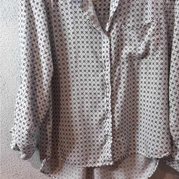 Velvet Heart Tops - Velvet Heart Black and White Floral Shirt Goog condición